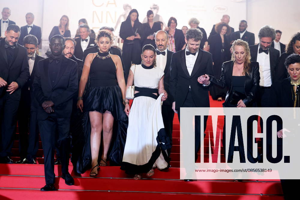 Nedjim Bouizzoul, Azize Kabouche, guest, Diamadoua Sissoko, Emma Boumali, Mickaëlle Paty soeur de Samuel Paty , Antoine Reinartz, Emmanuelle Bercot, Mounira Barbouch Descente des marches du film Labandon lors du 79ème Festival International du Film de Cannes, le 13 mai 2026 Jacovides Moreau Bestimage People leaving the red carpet for Forsaken at the 79th Cannes International Film Festival on May 13, 2026 Cannes France