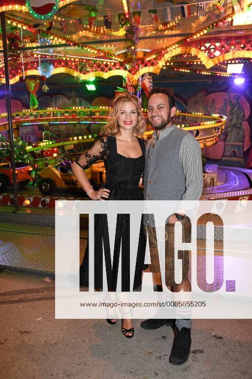 Susan Sideropoulos mit Ehemann Jakob Shtizberg Wies«n 2018 Almauftrieb Käfer Schänke 2. Tag Tracht, Dirndl Bier München 23. September 2018