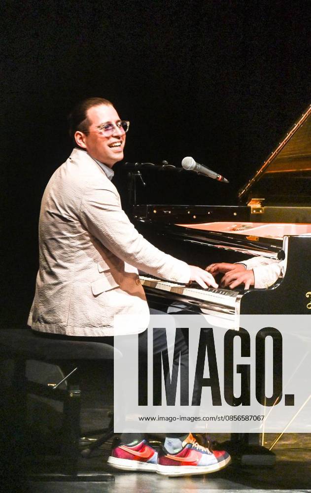 Pianist Alfredo Rodriguez tritt am Mittwoch, 13. Mai 2026, mit seinem Trio in Dinslaken auf. Das Alfredo Rodriguez Trio wird vervollständigt durch Michael Olivera am Schlagzeug und Yarel Hernandez am Bass. Das Klavierfestival Ruhr gastiert zum ersten Mal in Dinslaken. Dinslaken
