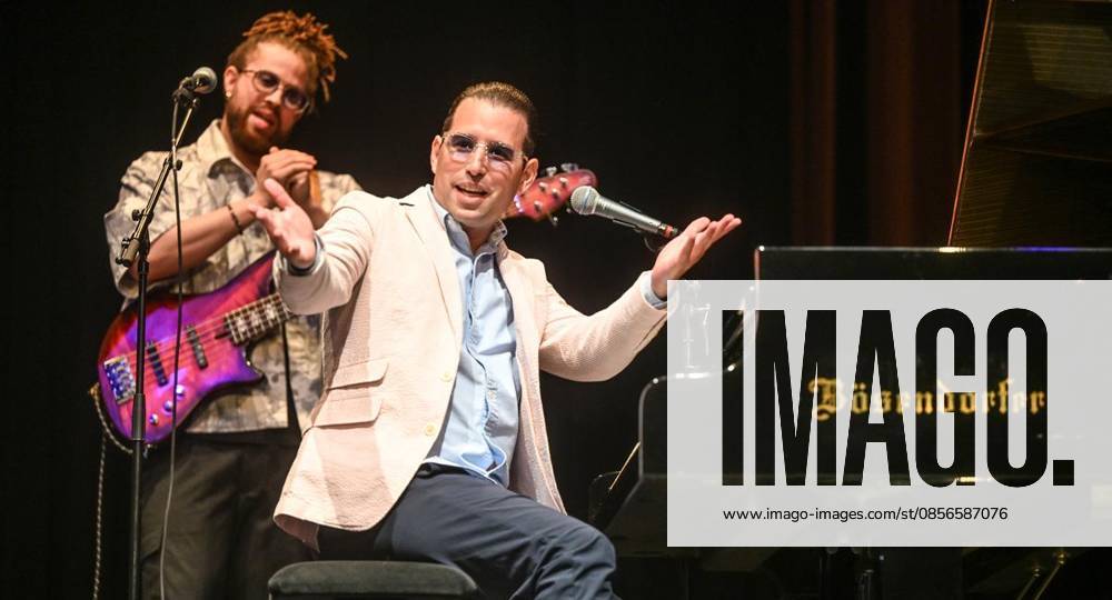 Pianist Alfredo Rodriguez tritt am Mittwoch, 13. Mai 2026, mit seinem Trio in Dinslaken auf. Das Alfredo Rodriguez Trio wird vervollständigt durch Michael Olivera am Schlagzeug und Yarel Hernandez am Bass. Das Klavierfestival Ruhr gastiert zum ersten Mal in Dinslaken. Dinslaken