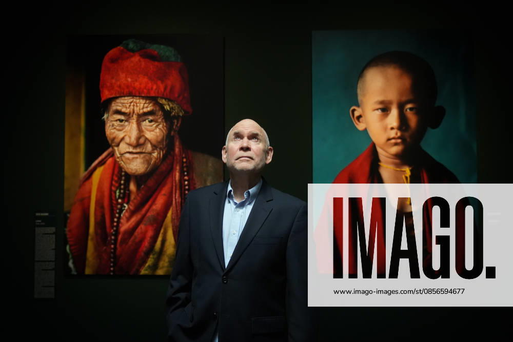 Presentation of the exhibition Icons with photographer Steve McCurry Photographer Steve McCurry during the presentation of the exhibition Icons by photographer Steve McCurry, on May 14, 2026, in Barcelona, Catalunya Spain The retrospective brings together more than 150 large format images, including the famous portrait of the Afghan girl It will be open until September 6, Monday to Sunday, with general admission at 16 euros 14 MAY 2026 PHOTOGRAPHIC EXHIBITION Barcelona, Catalunya Barcelona, Catalunya Spain