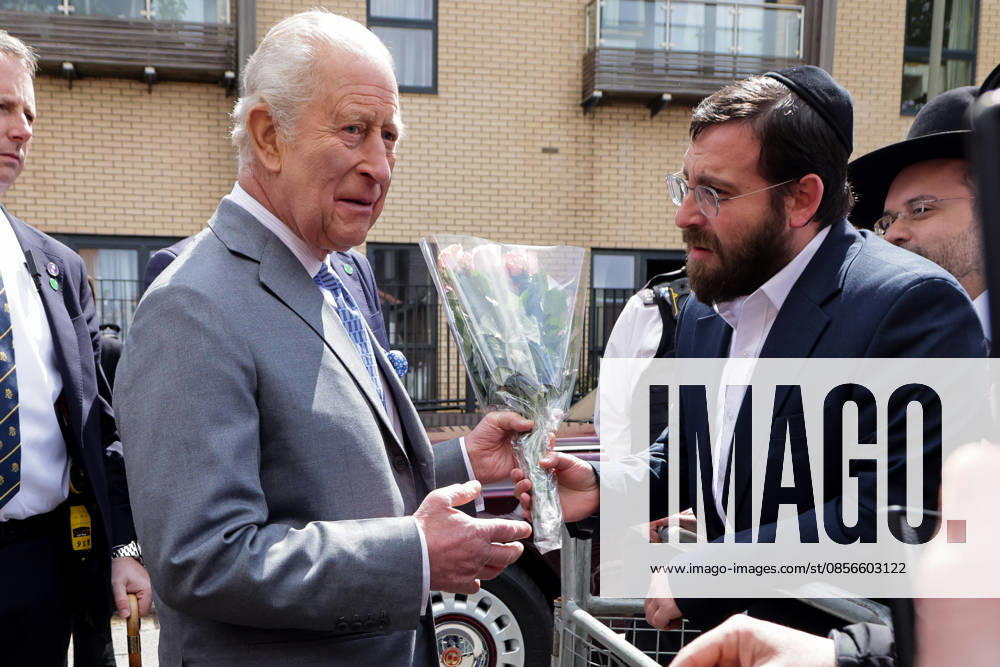 London, UK. King Charles III meets members of Jewish community outside Jewish Care in Golders Green, London after meeting representatives of the Jewish community and local charities, following a series of antisemitic attacks, including a recent knife attack in the area, Wednesday, 29 April 2026. London UK - ZUMAl94_ 20260514_zaf_l94_043