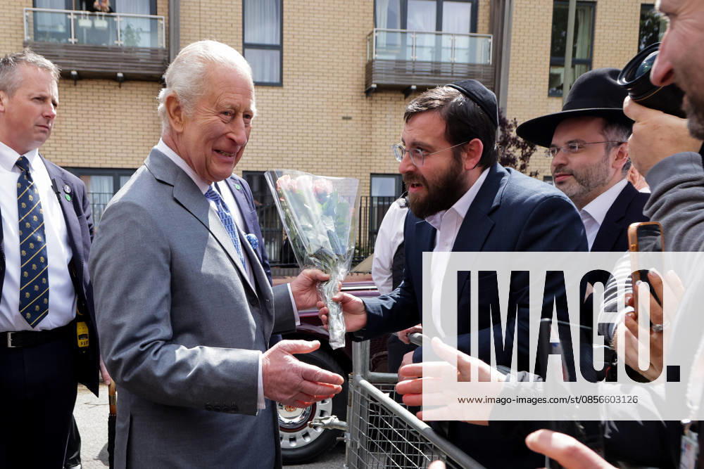 London, UK. King Charles III meets members of Jewish community outside Jewish Care in Golders Green, London after meeting representatives of the Jewish community and local charities, following a series of antisemitic attacks, including a recent knife attack in the area, Wednesday, 29 April 2026. London UK - ZUMAl94_ 20260514_zaf_l94_044