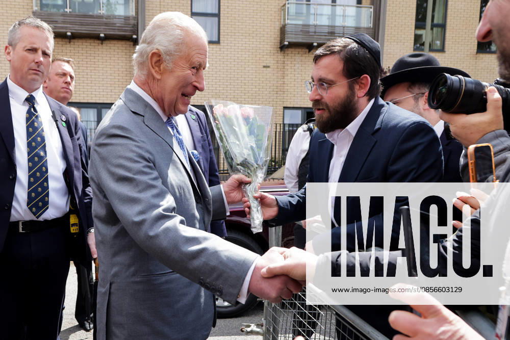 London, UK. King Charles III meets members of Jewish community outside Jewish Care in Golders Green, London after meeting representatives of the Jewish community and local charities, following a series of antisemitic attacks, including a recent knife attack in the area, Wednesday, 29 April 2026. London UK - ZUMAl94_ 20260514_zaf_l94_045