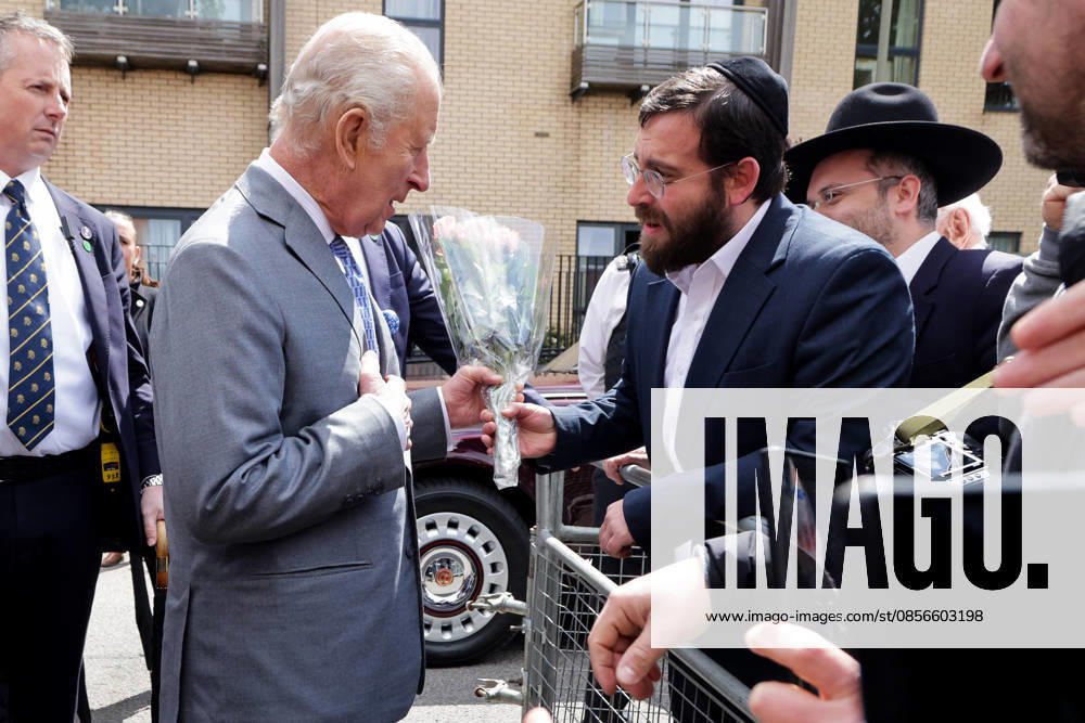 London, UK. King Charles III meets members of Jewish community outside Jewish Care in Golders Green, London after meeting representatives of the Jewish community and local charities, following a series of antisemitic attacks, including a recent knife attack in the area, Wednesday, 29 April 2026. London UK - ZUMAl94_ 20260514_zaf_l94_047