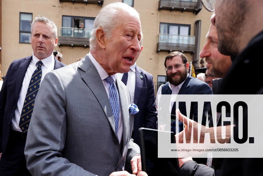 London, UK. King Charles III meets members of Jewish community outside Jewish Care in Golders Green, London after meeting representatives of the Jewish community and local charities, following a series of antisemitic attacks, including a recent knife attack in the area, Wednesday, 29 April 2026. London UK - ZUMAl94_ 20260514_zaf_l94_051
