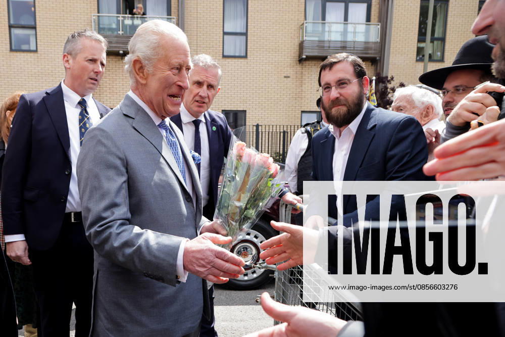 London, UK. King Charles III meets members of Jewish community outside Jewish Care in Golders Green, London after meeting representatives of the Jewish community and local charities, following a series of antisemitic attacks, including a recent knife attack in the area, Wednesday, 29 April 2026. London UK - ZUMAl94_ 20260514_zaf_l94_049