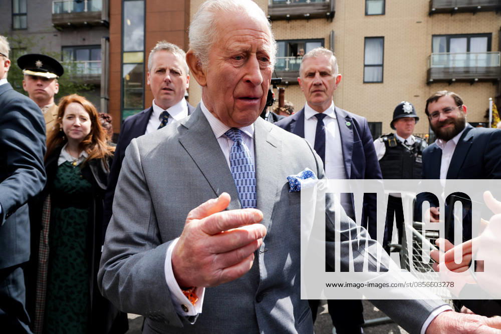 London, UK. King Charles III meets members of Jewish community outside Jewish Care in Golders Green, London after meeting representatives of the Jewish community and local charities, following a series of antisemitic attacks, including a recent knife attack in the area, Wednesday, 29 April 2026. London UK - ZUMAl94_ 20260514_zaf_l94_052