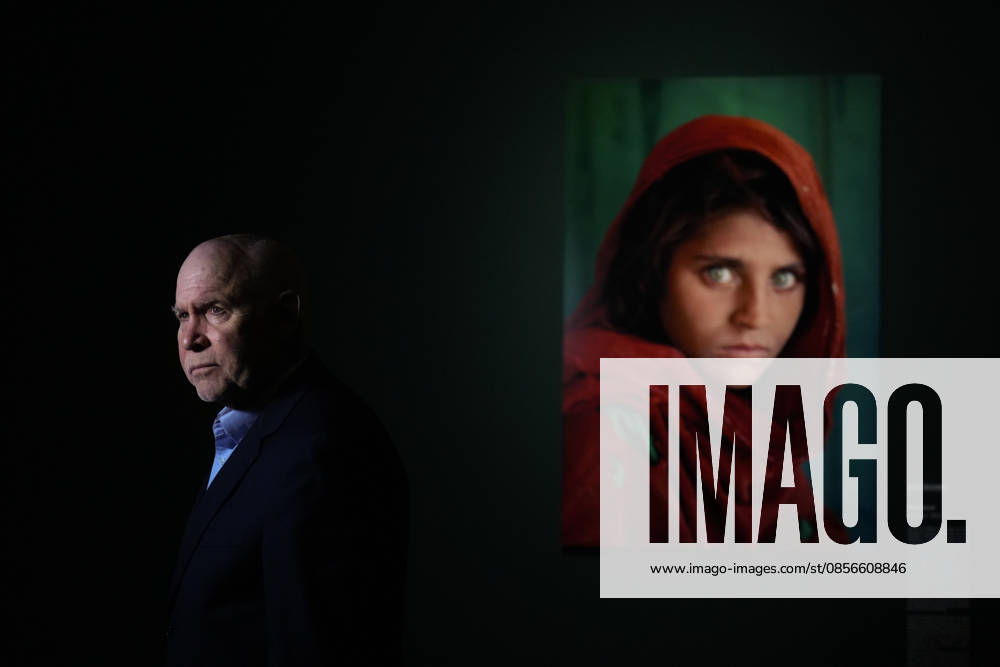 Presentation of the exhibition Icons with photographer Steve McCurry Photographer Steve McCurry during the presentation of the exhibition Icons by photographer Steve McCurry, on May 14, 2026, in Barcelona, Catalunya Spain The retrospective brings together more than 150 large format images, including the famous portrait of the Afghan girl It will be open until September 6, Monday to Sunday, with general admission at 16 euros 14 MAY 2026 PHOTOGRAPHIC EXHIBITION Barcelona, Catalunya Barcelona, Catalunya Spain