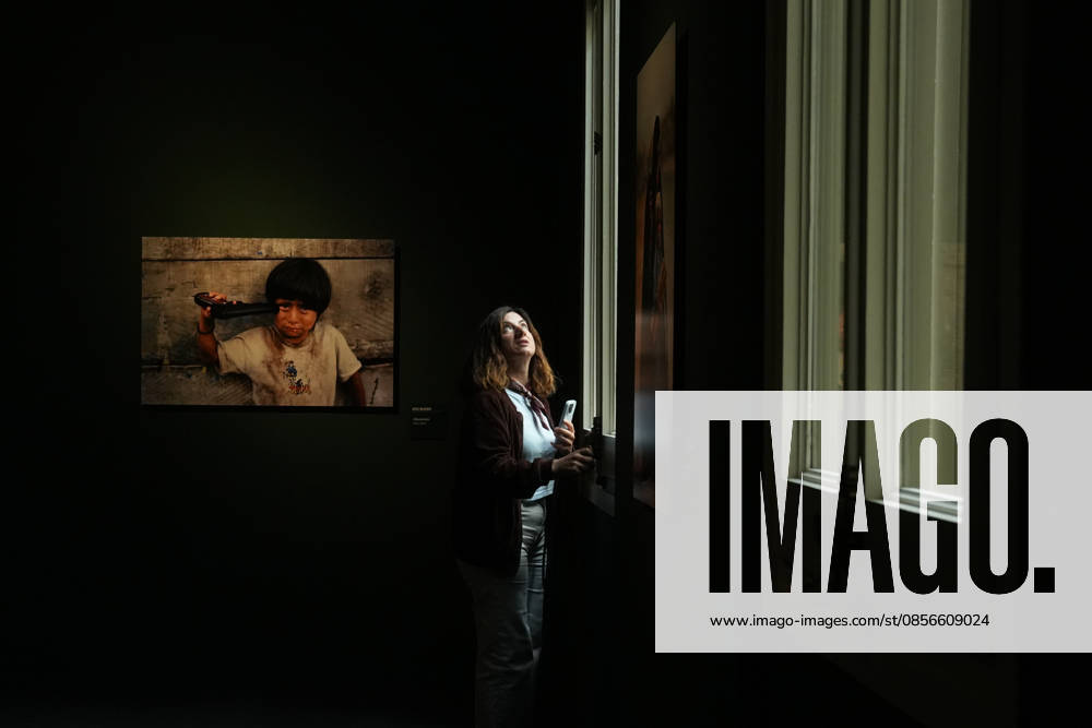 Presentation of the exhibition Icons with photographer Steve McCurry Presentation of the exhibition Icons by photographer Steve McCurry, on May 14, 2026, in Barcelona, Catalunya Spain The retrospective brings together more than 150 large format images, including the famous portrait of the Afghan girl It will be open until September 6, Monday to Sunday, with general admission at 16 euros 14 MAY 2026 PHOTOGRAPHIC EXHIBITION Barcelona, Catalunya Barcelona, Catalunya Spain