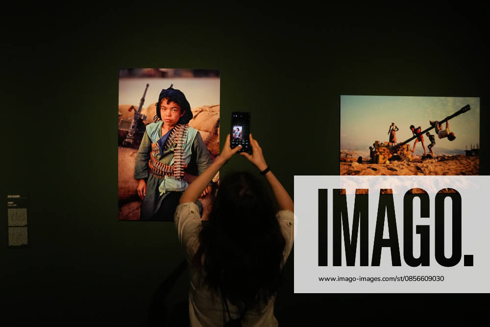 Presentation of the exhibition Icons with photographer Steve McCurry Presentation of the exhibition Icons by photographer Steve McCurry, on May 14, 2026, in Barcelona, Catalunya Spain The retrospective brings together more than 150 large format images, including the famous portrait of the Afghan girl It will be open until September 6, Monday to Sunday, with general admission at 16 euros 14 MAY 2026 PHOTOGRAPHIC EXHIBITION Barcelona, Catalunya Barcelona, Catalunya Spain