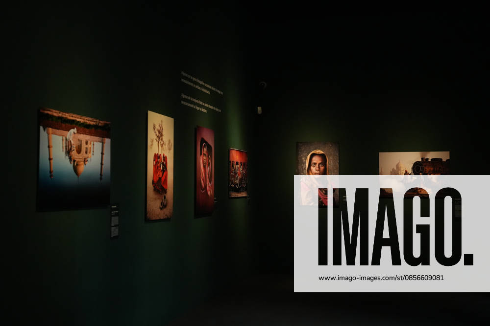Presentation of the exhibition Icons with photographer Steve McCurry Presentation of the exhibition Icons by photographer Steve McCurry, on May 14, 2026, in Barcelona, Catalunya Spain The retrospective brings together more than 150 large format images, including the famous portrait of the Afghan girl It will be open until September 6, Monday to Sunday, with general admission at 16 euros 14 MAY 2026 PHOTOGRAPHIC EXHIBITION Barcelona, Catalunya Barcelona, Catalunya Spain