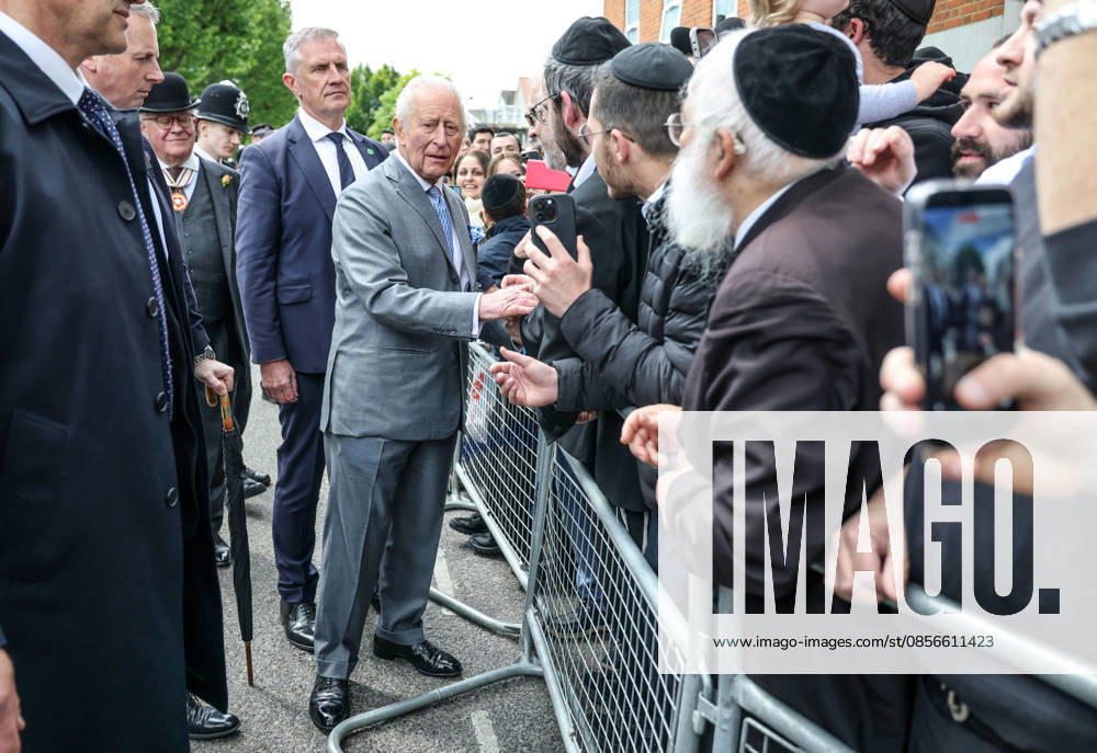 King Charles in Golders Green King Charles greets local residents in Golders Green in North London following the attack on Jewish residents., Credit:Richard Pohle PA ROTA - B68 Avalon