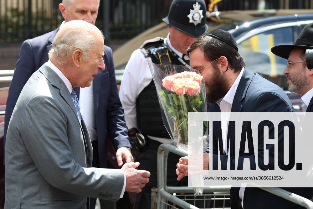 UK King CHARLES III greets members of the local community outside Jewish Care during a visit to Golders Green in north-west London. The King met representatives of the Jewish community following recent antisemitic attacks in the area. London United Kingdom - ZUMAa279 20260514_zsp_a279_010