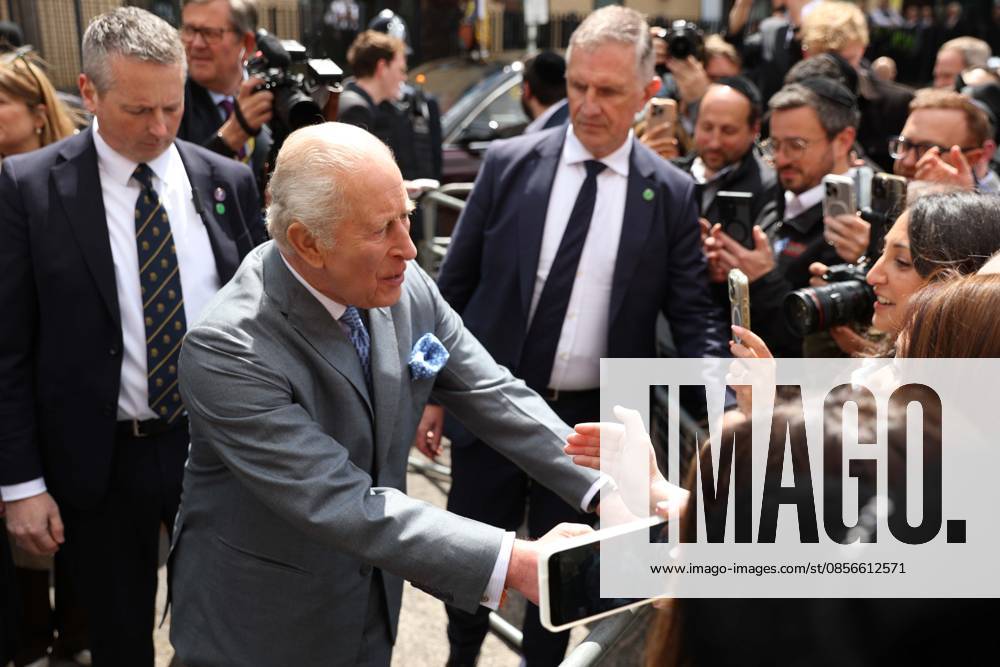 UK King CHARLES III greets members of the local community outside Jewish Care during a visit to Golders Green in north-west London. The King met representatives of the Jewish community following recent antisemitic attacks in the area. London United Kingdom - ZUMAa279 20260514_zsp_a279_023