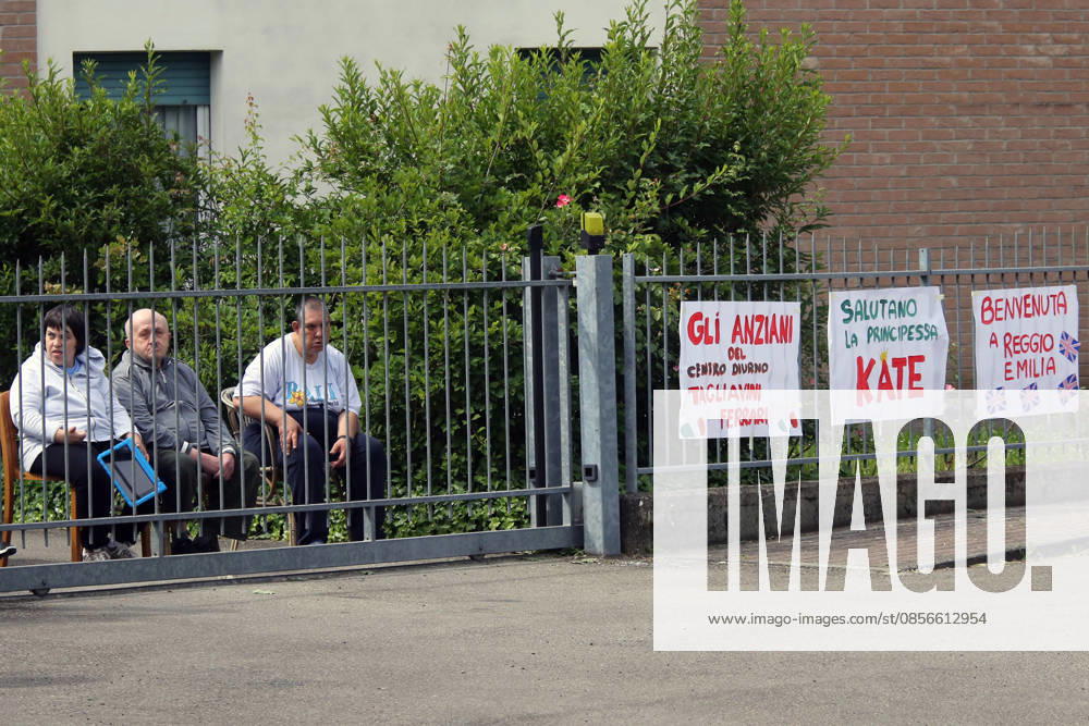 IPA84681558 - Reggio Emilia, 14 05 2026. Princess Kate Middleton visiting the Salvador Allende kindergarten as part of her tour to learn about the reality of Reggio Children and its educational projects for children. Pictured is the banner in which the elderly of a nursing home greet Princess Kate Middleton