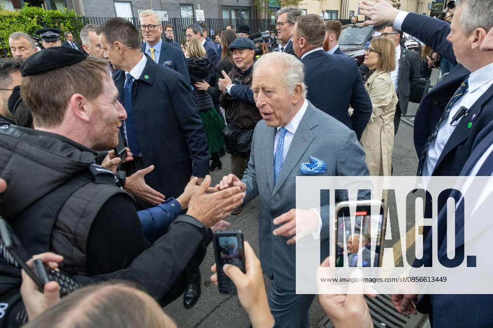 King CHARLES III during his visit to Golders Green, London, to show solidarity with the Jewish community. The visit comes after a series of antisemitic attacks, including the recent knife attack in the neighbourhood. London United Kingdom - ZUMAs262 20260514_zip_s262_019