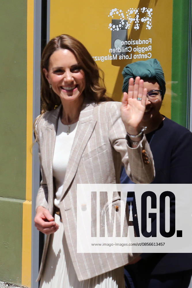 IPA84681570 - Reggio Emilia, 14 05 2026. Last stop of Princess Kate Middleton s tour at the Remida creative recycling center, as part of her tour of getting to know the reality of Reggio Children and its educational projects for children. In the photo Kate Middleton greets the people who came to see her