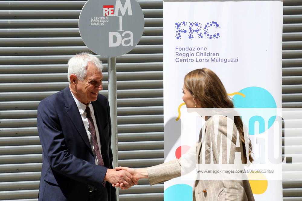IPA84681571 - Reggio Emilia, 14 05 2026. Last stop of Princess Kate Middleton s tour at the Remida creative recycling center, as part of her tour to get to know the reality of Reggio Children and its educational projects for children. In the photo Kate Middleton greets Mayor Marco Massari at the end of her visit