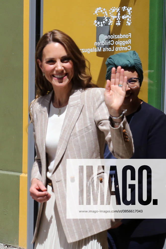 IPA84681570 - Reggio Emilia, 14 05 2026. Last stop of Princess Kate Middleton s tour at the Remida creative recycling center, as part of her tour of getting to know the reality of Reggio Children and its educational projects for children. In the photo Kate Middleton greets the people who came to see her