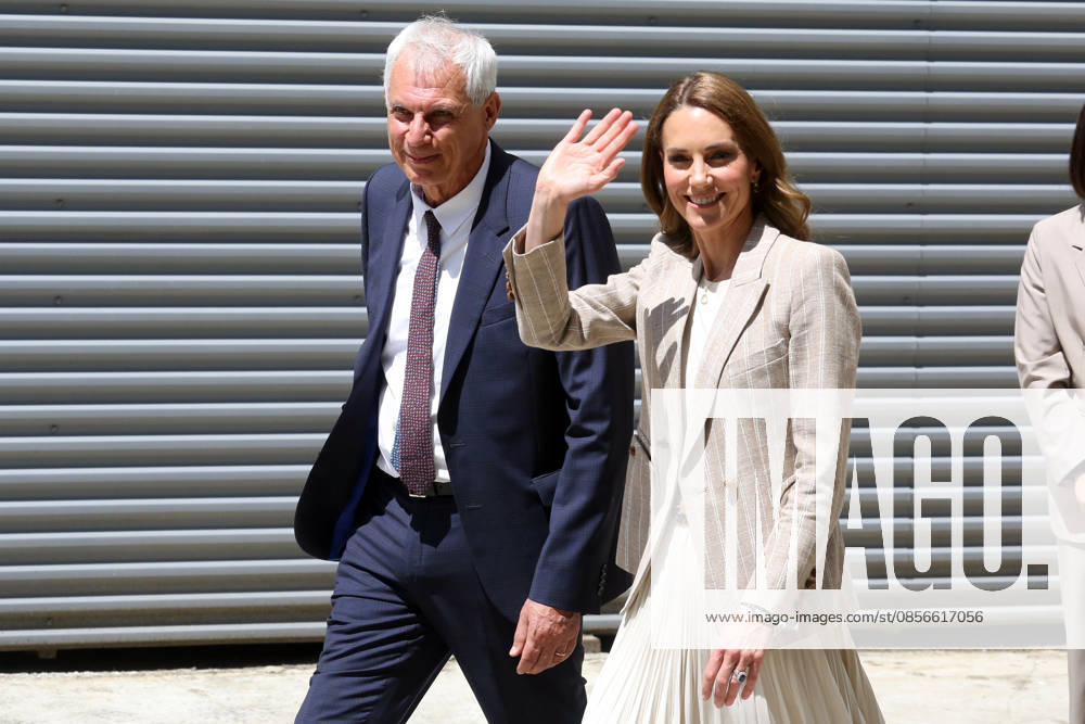 IPA84681579 - Reggio Emilia, 14 05 2026. Last stop of Princess Kate Middleton s tour at the Remida creative recycling center, as part of her tour of getting to know the reality of Reggio Children and its educational projects for children. In the photo Kate Middleton greets the people who came to see her
