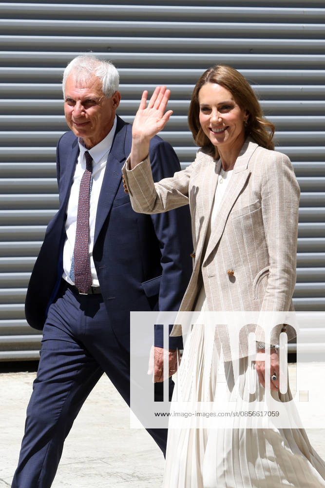IPA84681581 - Reggio Emilia, 14 05 2026. Last stop of Princess Kate Middleton s tour at the Remida creative recycling center, as part of her tour of getting to know the reality of Reggio Children and its educational projects for children. In the photo Kate Middleton greets the people who came to see her