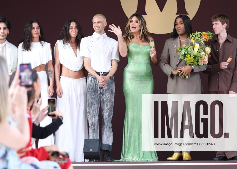 Heidi Klum and Low Roach at the Magnum fashion show on the Magnum Cannes beach during the 79th Cannes International Film Festival, France, May 14, 2026 Denis Guignebourg Bestimage After announcing the launch of Maison Magnum®, haute couture opens its exceptional podium to A Castillon for an exclusive showcase on May 14 on the Magnum Cannes beach on the occasion of the 79th Cannes Film Festival. Previously at the heart of Maison Magnum® an inaugural fashion show artistically directed by L Roach and couture silhouettes imagined by V Weinsanto celebrating a shared vision of pleasure as a sensory experience, at the crossroads of gourmandise and creativity This new take on gourmandise through creativity and contemporary culture will be crowned