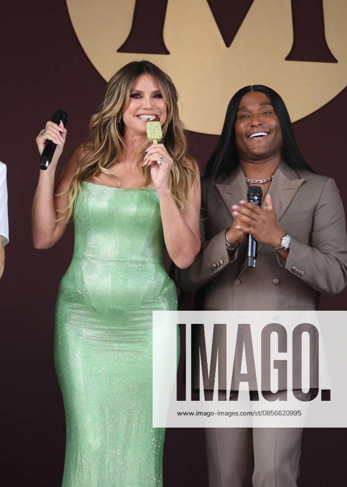 Heidi Klum and Low Roach at the Magnum fashion show on the Magnum Cannes beach during the 79th Cannes International Film Festival, France, May 14, 2026 Denis Guignebourg Bestimage After announcing the launch of Maison Magnum®, haute couture opens its exceptional podium to A Castillon for an exclusive showcase on May 14 on the Magnum Cannes beach on the occasion of the 79th Cannes Film Festival. Previously at the heart of Maison Magnum® an inaugural fashion show artistically directed by L Roach and couture silhouettes imagined by V Weinsanto celebrating a shared vision of pleasure as a sensory experience, at the crossroads of gourmandise and creativity This new take on gourmandise through creativity and contemporary culture will be crowned