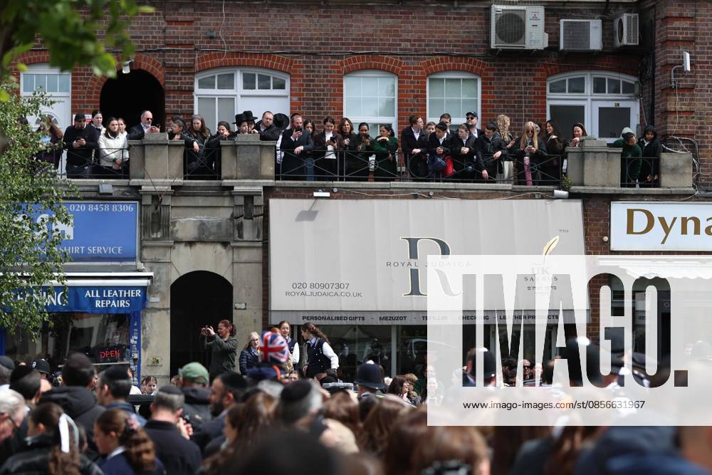 UK King CHARLES III greets members of the local community outside Jewish Care during a visit to Golders Green in north-west London. The King met representatives of the Jewish community following recent antisemitic attacks in the area. London United Kingdom - ZUMAa279 20260514_zsp_a279_001