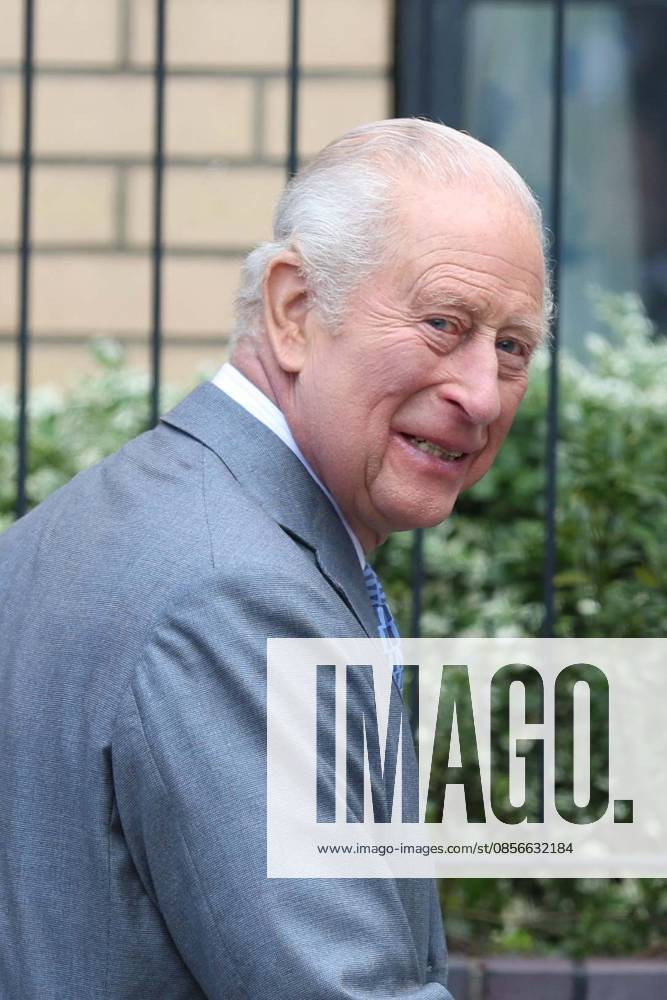 UK King CHARLES III greets members of the local community outside Jewish Care during a visit to Golders Green in north-west London. The King met representatives of the Jewish community following recent antisemitic attacks in the area. London United Kingdom - ZUMAa279 20260514_zsp_a279_005