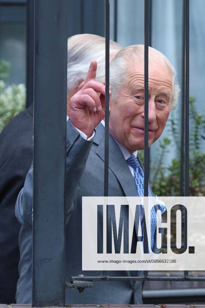 UK King CHARLES III greets members of the local community outside Jewish Care during a visit to Golders Green in north-west London. The King met representatives of the Jewish community following recent antisemitic attacks in the area. London United Kingdom - ZUMAa279 20260514_zsp_a279_007