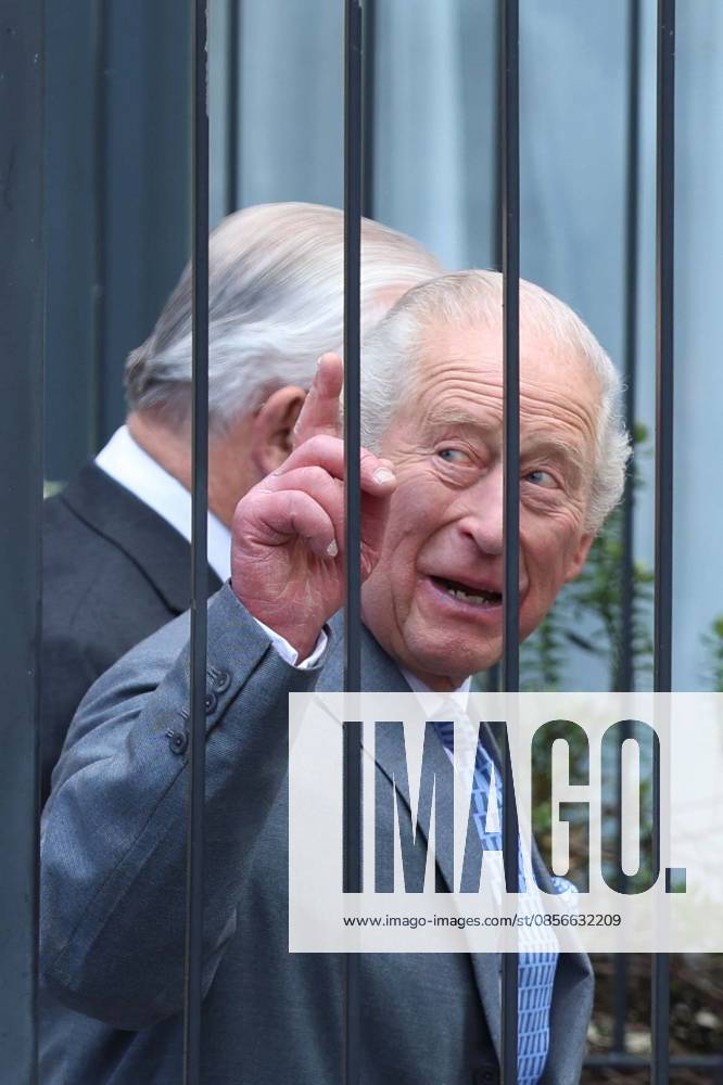 UK King CHARLES III greets members of the local community outside Jewish Care during a visit to Golders Green in north-west London. The King met representatives of the Jewish community following recent antisemitic attacks in the area. London United Kingdom - ZUMAa279 20260514_zsp_a279_008