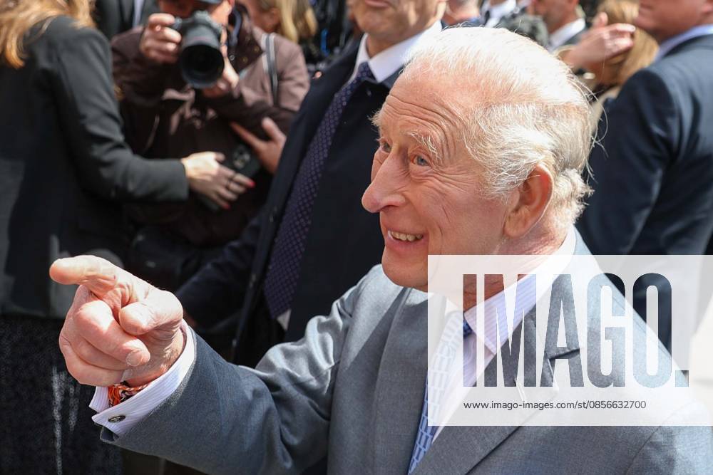 UK King CHARLES III greets members of the local community outside Jewish Care during a visit to Golders Green in north-west London. The King met representatives of the Jewish community following recent antisemitic attacks in the area. London United Kingdom - ZUMAa279 20260514_zsp_a279_029