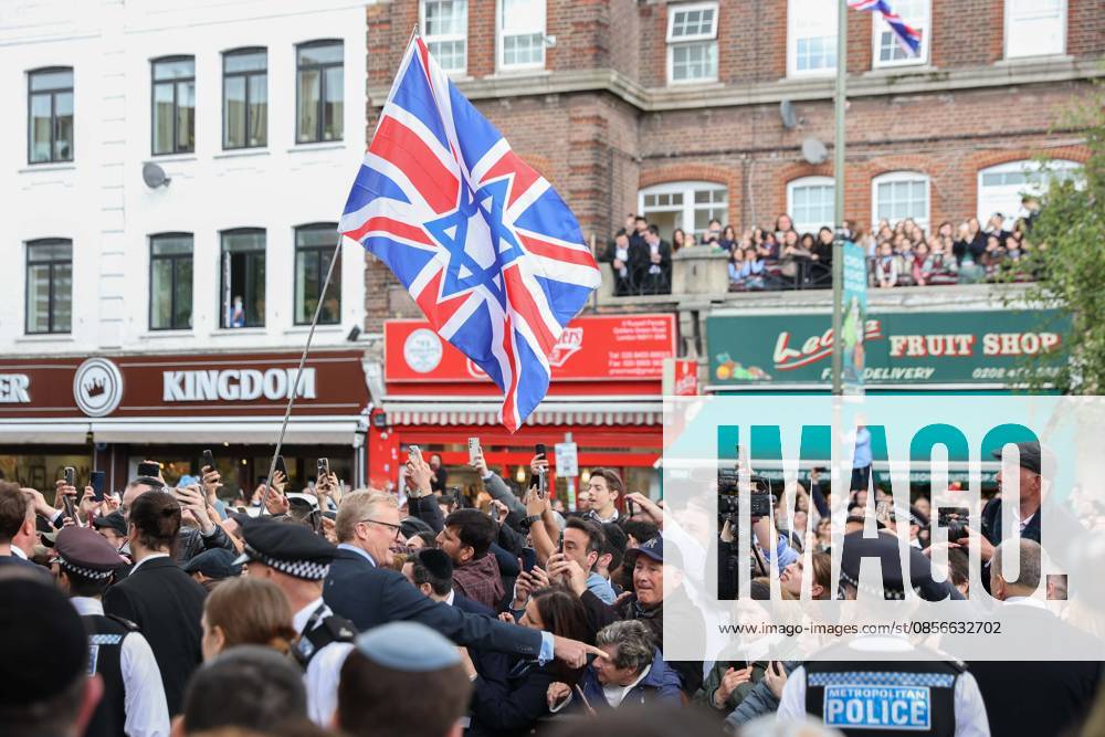 UK King CHARLES III greets members of the local community outside Jewish Care during a visit to Golders Green in north-west London. The King met representatives of the Jewish community following recent antisemitic attacks in the area. London United Kingdom - ZUMAa279 20260514_zsp_a279_031