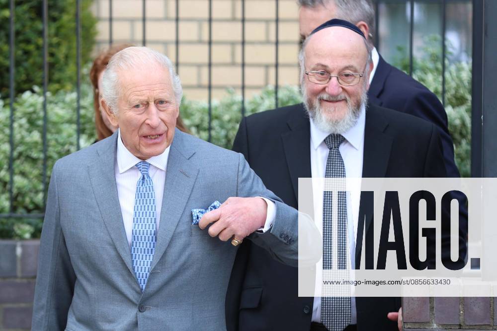 UK King CHARLES III greets members of the local community outside Jewish Care during a visit to Golders Green in north-west London. The King met representatives of the Jewish community following recent antisemitic attacks in the area. London United Kingdom - ZUMAa279 20260514_zsp_a279_034