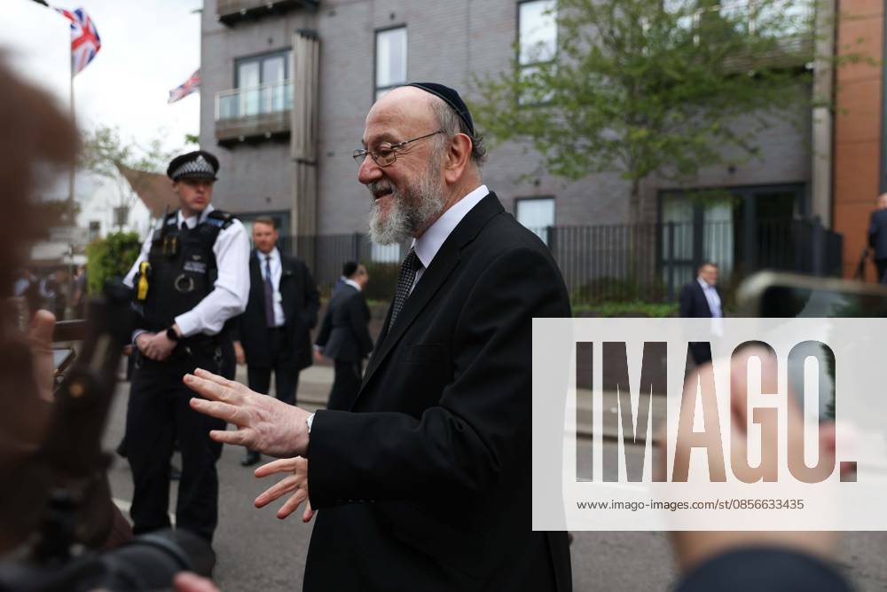 Chief Rabbi Sir EPHRAIM MIRVIS speaks with members of the local community outside Jewish Care during the visit of UK King CHARLES III to Golders Green in north-west London. The King visited the area to meet representatives of the Jewish community following recent antisemitic attacks. London United Kingdom - ZUMAa279 20260514_zsp_a279_036