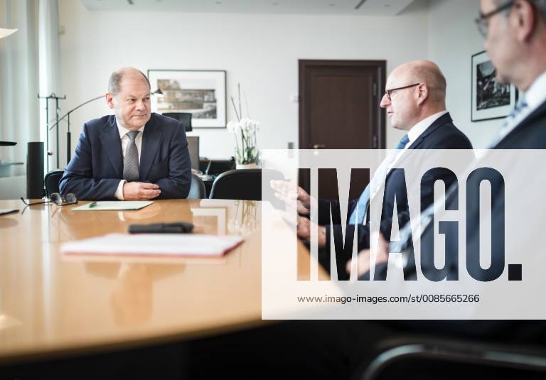 Bundesfinanzminister Olaf Scholz (L), SPD, trifft Markus Lewe (M) und Helmut Dedy (R) vom Deutschen Staedtetag im BMF. Berlin, 24.09.2018. Berlin Germany
