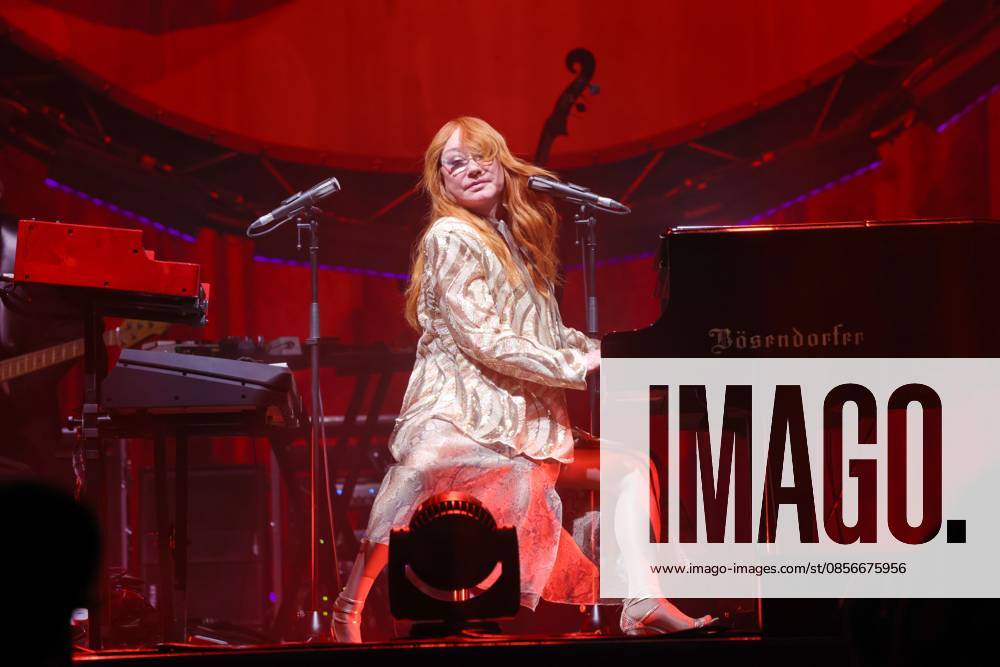 Tori Amos, Sängerin, im Konzert live im Tempodrom, Berlin, Musik, Berlin