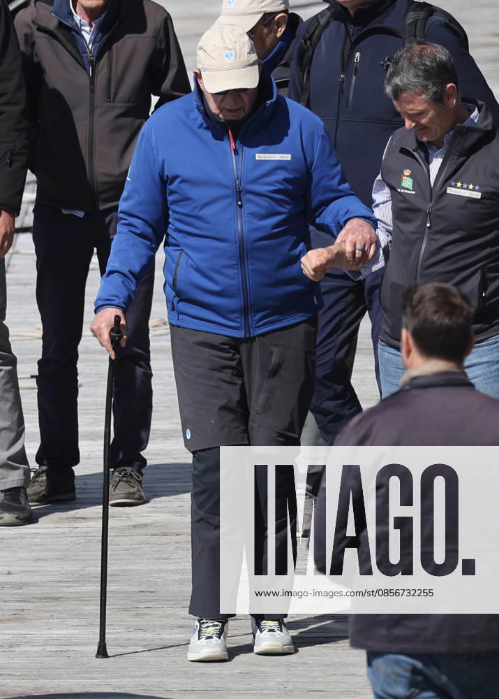 Simoneta Gómez Acebo accompanies King Juan Carlos on his journey at sea King Juan Carlos returns to port after his journey at sea, on May 15, 2026, in Sanxenxo Galicia, Spain PUERTO SANXENXO SIMONETA GÓMEZ ACEBO REY JUAN CARLOS 15 MAY 2026 Raú Sanxenxo Sanxenxo Sanxenxo Espana