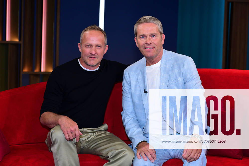 Maximilian Brueckner zu Gast bei Moderator Hinnerk Baumgarten in der Sendung DAS Rote Sofa! (NDR) am 15.05.2026 in Hamburg Maximilian Brueckner and Hinnerk Baumgarten during the Das Rote Sofa tv show at NDR Studios on May 15, 2026 in Hamburg, Germany Maximilian Brueckner zu Gast in der Sednung DAS Rote Sofa (NDR) in Hamburg
