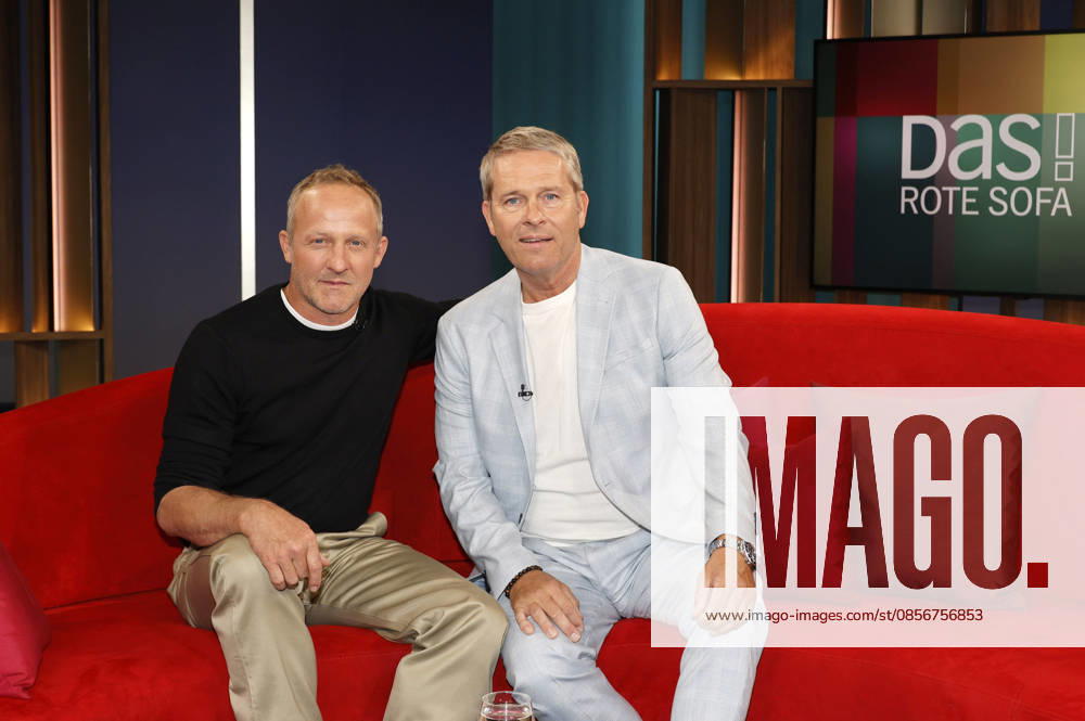 Maximilian Brückner und Hinnerk Baumgarten im NDR Nachrichten- und Talkmagazin DAS! Rote Sofa im NDR Fernsehstudio Lokstedt. Hamburg