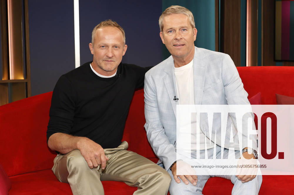 Maximilian Brückner und Hinnerk Baumgarten im NDR Nachrichten- und Talkmagazin DAS! Rote Sofa im NDR Fernsehstudio Lokstedt. Hamburg