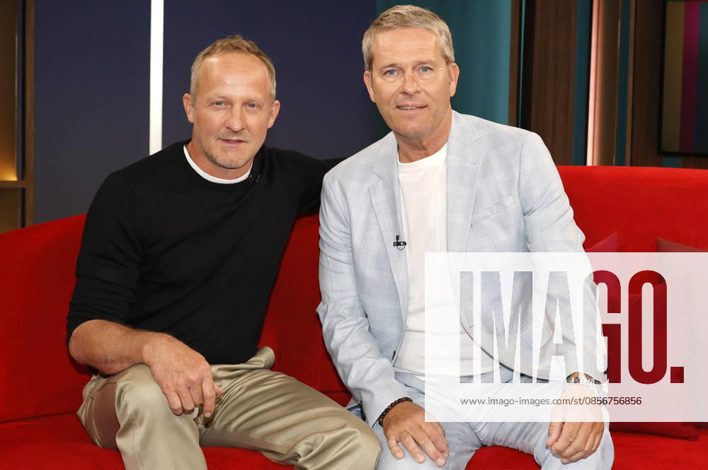 Maximilian Brückner und Hinnerk Baumgarten im NDR Nachrichten- und Talkmagazin DAS! Rote Sofa im NDR Fernsehstudio Lokstedt. Hamburg