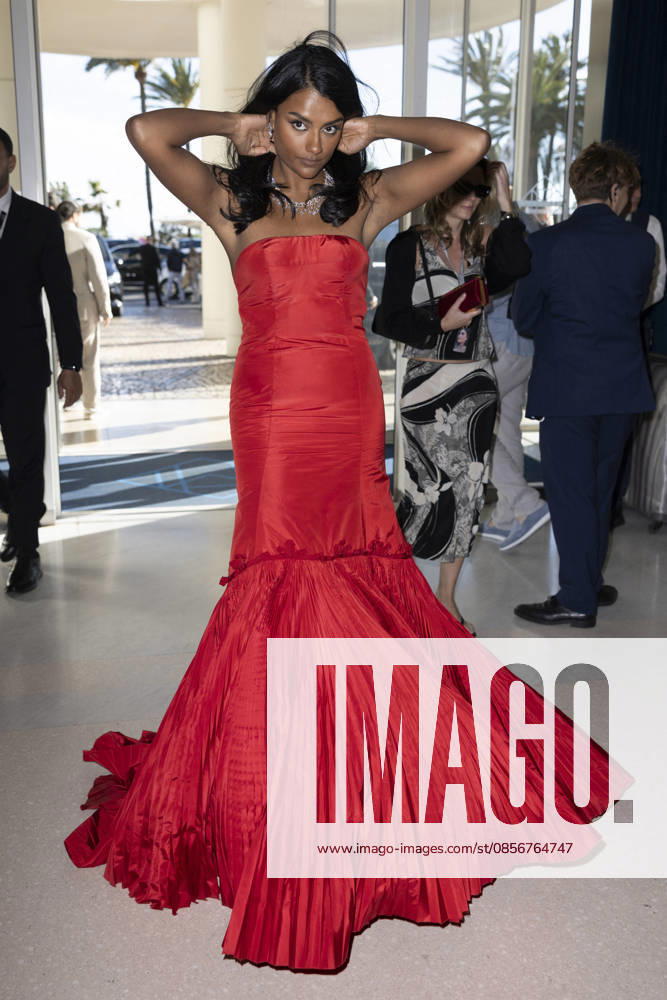 Cannes Simone Ashley Exits Martinez MP Cannes, France- May 14: Simone Ashley leaves the Martinez Hotel during 79th Festival of Cannes, on May 15, 2026 in Cannes, France. Photo by Marco Piovanotto ABACAPRESS:COM Cannes France
