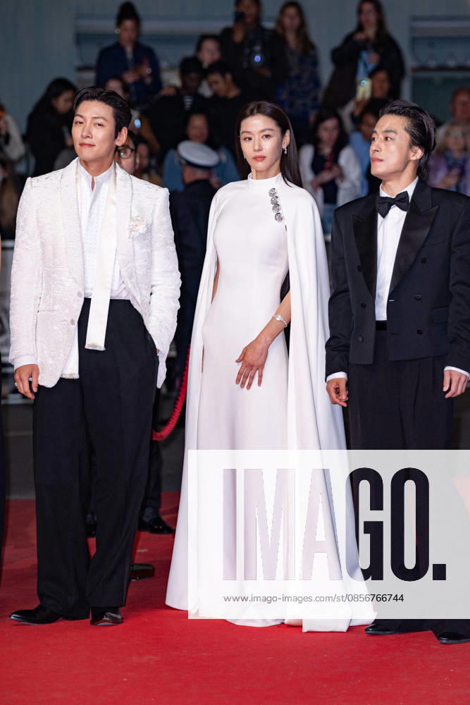 Cannes Gun-Che screening NG Kim Shin-rok, Shin Hyun-been, Koo Kyo-hwan, Ji Chang-wook, Jun Ji-hyun, Yeon Sang-ho and Yang Yu-min attending the ‘Gun-Che (Colony)’ Screening and Red Carpet at Palais Des Festivals in Cannes, France on May 15 2026 as part of the 79th Cannes Film Festival. Photo by Nicolas Genin ABACAPRESS.COM Cannes France