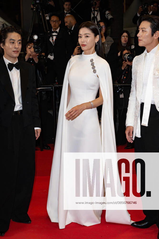Cannes Gun-Che screening NG Kim Shin-rok, Shin Hyun-been, Koo Kyo-hwan, Ji Chang-wook, Jun Ji-hyun, Yeon Sang-ho and Yang Yu-min attending the ‘Gun-Che (Colony)’ Screening and Red Carpet at Palais Des Festivals in Cannes, France on May 15 2026 as part of the 79th Cannes Film Festival. Photo by Nicolas Genin ABACAPRESS.COM Cannes France