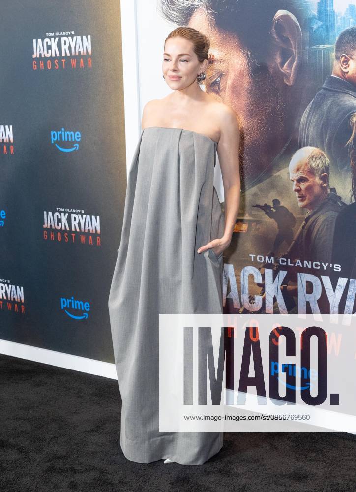 New York, NY, May 15, 2026: Sienna Miller wearing dress by Calvin Klein attends World Premiere of Amazon MGM Studios Tom Clancy s Jack Ryan: Ghost War at Regal Times Square Bronx USA - ZUMAr339 20260515_znp_r339_059