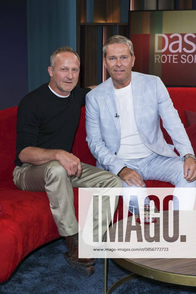 ABB ROTESOFA- Maximilian Brückner Brueckner Schauspieler mit Hinnerk Baumgarten Moderator zu Gast in der NDR TV Sendung Das ! Rote Sofa aus dem NDR Studio am 15.05.2026 in Hamburg Hamburg Deutschland