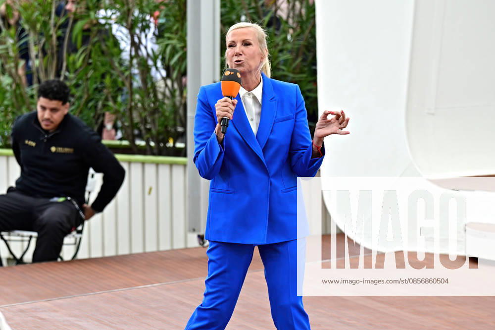 ZDF - Fernsehgarten. Moderatorin Andrea Kiwi Kiewel während der ZDF - Unterhaltungsshow Fernsehgarten am 17.05.2026 in Mainz. 20260517MWI121949