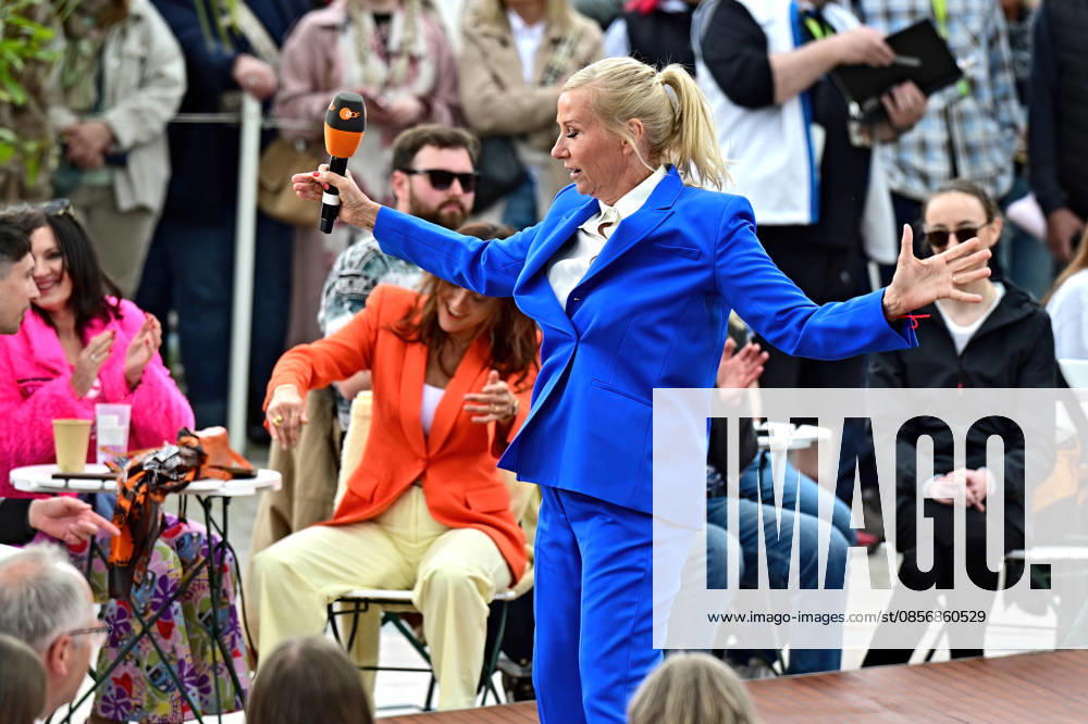 ZDF - Fernsehgarten. Moderatorin Andrea Kiwi Kiewel während der ZDF - Unterhaltungsshow Fernsehgarten am 17.05.2026 in Mainz. 20260517MWI122088